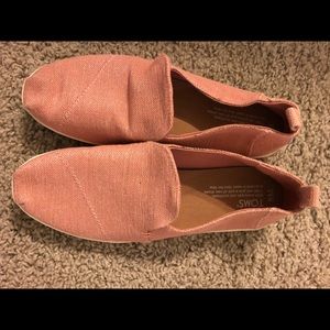 Pink Toms 8.5